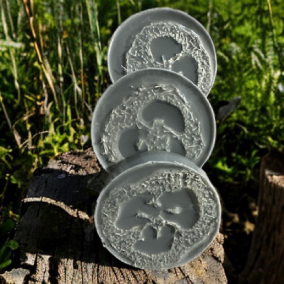 Hand Crafted Loofah Soap Charcoal eucalyptus - Picture 3 of 5
